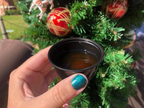 * NOUVEAU * Cidre chaud: cidre fort Strongbow (5,0% ABV), tisane Twinings à l'orange et à la cannelle, Pimms No. 1 (21 $ / bouteille) et jus de pomme avec anis étoilé (servi chaud) - 13,00 $