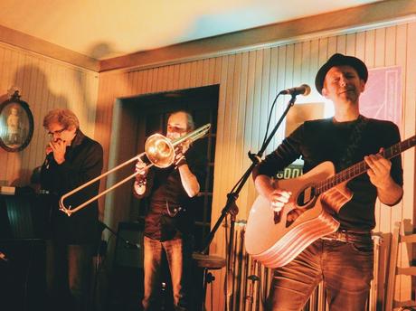 Gilles de Suez and the Little Big Band au bar-hôtel Le Saint-Yves, à Tréguier, le 29 novembre 2019 Gilles de Suez and the Little Big Band au bar-hôtel Le Saint-Yves, à Tréguier, le 29 novembre 2019