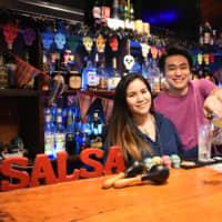 Natsumi Vanessa Hernandez et Yusei Maeda souhaitaient créer un lieu propice à l'épanouissement de la petite communauté latino-américaine de Fukuoka, mais ils ont appris que la salsa ne connaît pas de frontières en termes de popularité.