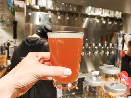 Bière artisanale de singe jaune à Osaka