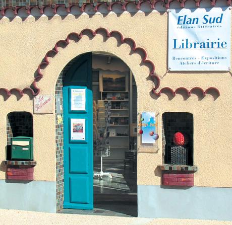 Elan Sud, c'est aussi une librairie alternative qui porte le livre le plus loin possible.