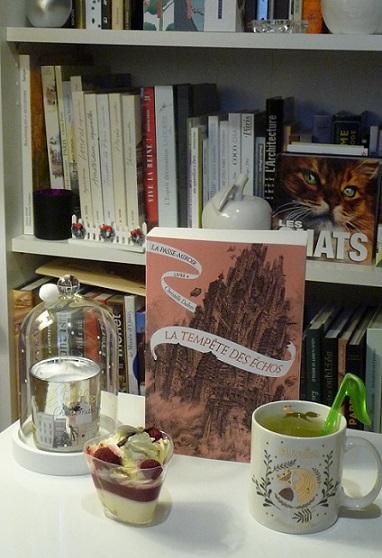 UN LIVRE, UN THE... UN LIVRE, UN THE...