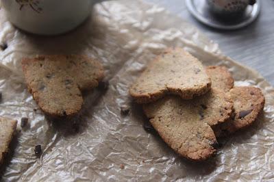 Cuillère et saladier : Sablés gingembre et pépites de chocolat (vegan)