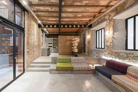 Une ancienne menuiserie transformée en loft à Barcelone