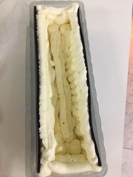 Entremets Praliné Combawa comme une bûche