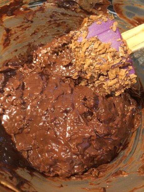 Entremets Praliné Combawa comme une bûche