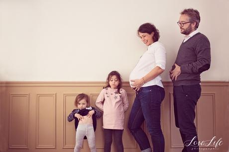 Séance photo de grossesse en famille à domicile Courbevoie