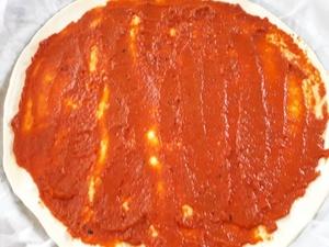 Sapin feuilleté à la crème de poivrons, tomate et carotte