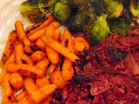 Chou rouge épicé, avec carottes et choux de Bruxelles