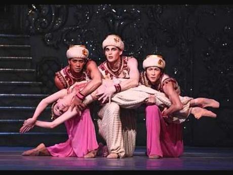 Blonde & Idiote Bassesse Inoubliable***********Casse-Noisette de Tchaïkovsky