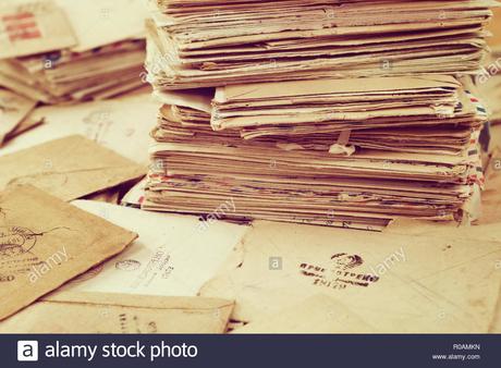 Pile de l'ancien courrier papier lettres du 20 siècle en ...
