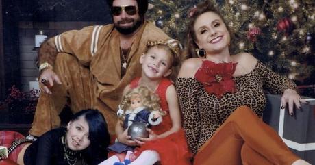 La famille envoie les cartes de Noël les plus gênantes depuis 17 ans, et c’est hilarant (nouvelles photos)