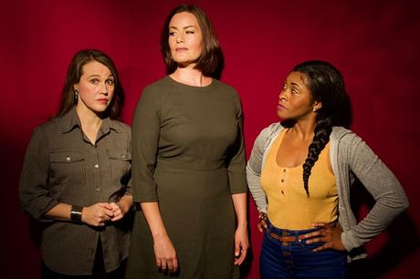 Craft beer – Choses à faire à Fort Lauderdale et à West Palm Beach ce week-end du 19 décembre au 21 décembre 2019
– Mousse de bière Villainous Company, inaugurée vendredi à Boca, met en vedette Elizabeth Price (à gauche), Anna Lise Jensen et Rita Cole.