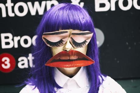 Craft beer – Choses à faire à Fort Lauderdale et à West Palm Beach ce week-end du 19 décembre au 21 décembre 2019
– Mousse de bière Meditating My Way Out of Capitalism and Communism, autoportrait de la photographe cubaine Yali Romagoza, à Bailey Contemporary Arts.