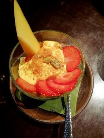 Mango Srikhand Fruit Cup © Gourmets&co. Mango Srikhand Fruit Cup © Gourmets&co.