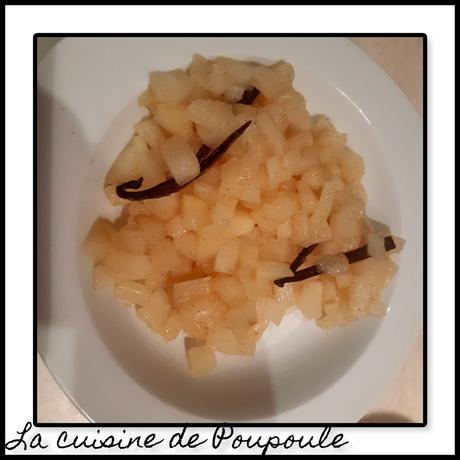 Bûche à la poire, cœur caramel et croustillant spéculoos Bûche à la poire, cœur caramel et croustillant spéculoos