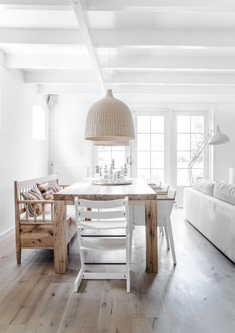 salle à manger blanc table bois brut chaise dépareillées bois tendance déco scandicraft clemaroundthecorner