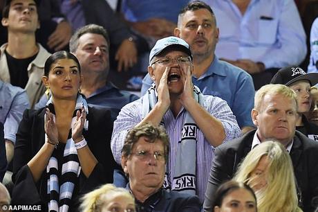 Info bière – L'année difficile du Premier ministre Scott Morrison en images
– Malt M. Morrison applaudit son équipe contre Penrith Panthers au Pointsbet Stadium de Sydney le 18 avril 2019