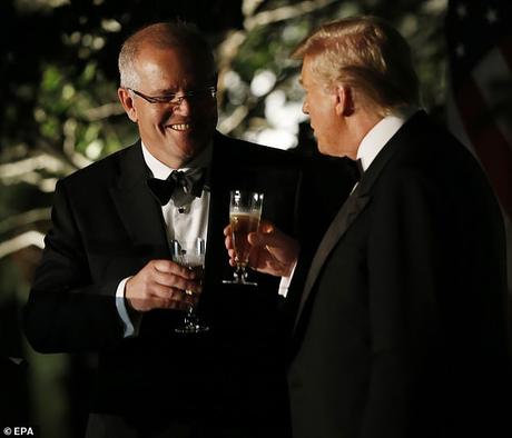 Info bière – L'année difficile du Premier ministre Scott Morrison en images
– Malt M. Morrison et le président américain Donald Trump parlent dans le jardin de roses à l'extérieur de la Maison Blanche pour un dîner d'État à Washington, DC, le 20 septembre 2019