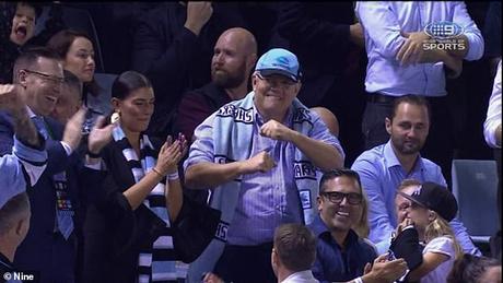 Info bière – L'année difficile du Premier ministre Scott Morrison en images
– Malt M. Morrison danse pour célébrer la victoire de ses bien-aimés Cronulla Sharks en avril
