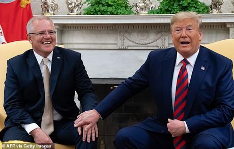 Info bière – L'année difficile du Premier ministre Scott Morrison en images
– Malt Le Premier ministre australien et le président américain rient lors d'une réunion dans le bureau ovale de la Maison Blanche à Washington, DC, le 20 septembre 2019