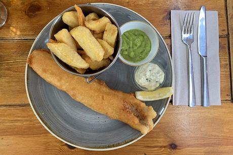 Parfait fish and chips en bord de mer à Harry's Shack