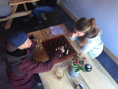 Bière artisanale – Snow Republic Brewing Co. donne un ascenseur à la ville de ski
 – Mousse de bière