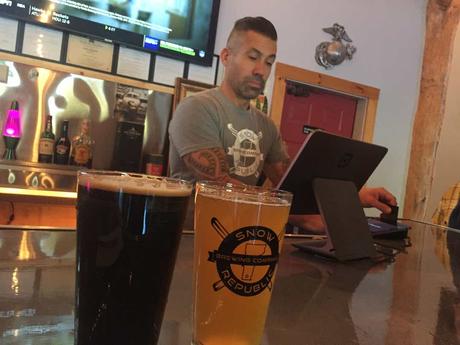 Bière artisanale – Snow Republic Brewing Co. donne un ascenseur à la ville de ski
 – Mousse de bière