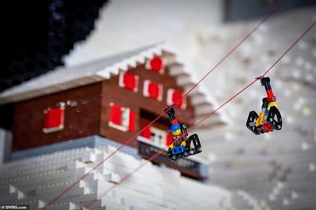 Un couple utilise 400 000 briques LEGO pour créer une station de ski