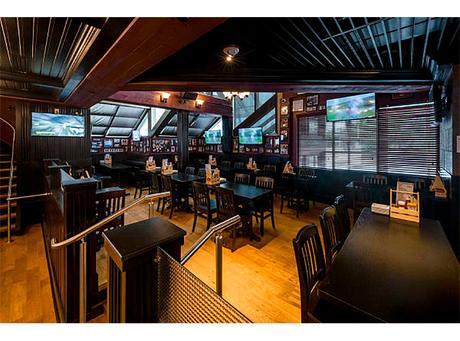 93 moniteurs en vidéo sur IP dans un bar à Toronto grâce à MuxLab