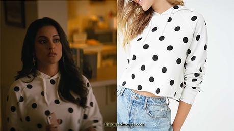 YOU : polka dots hoodie for Delilah in S2E07