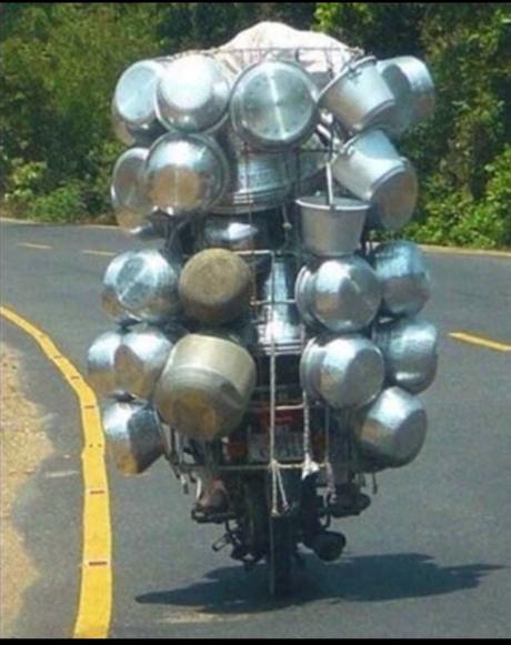 Il y en a qui se cachent derrière leur petit doigt. Et d'autres, derrière leurs casseroles !