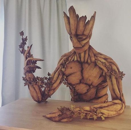 Elle sculpte un Groot géant en pain d’épices
