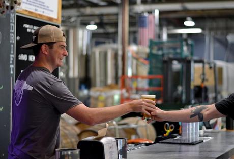 Craft beer – Les experts de la bière sont d'accord, ces scénarios définissent la dernière décennie dans le brassage
– Mousse de bière Salle de brassage de Castle Island Brewing