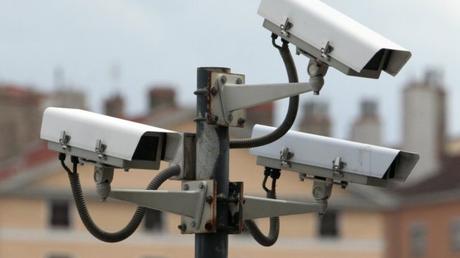 Le gouvernement français veut tester la reconnaissance faciale dans les lieux publics