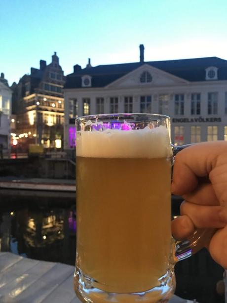 het waterhuis aan de bierkant ghent 700x933 - La meilleure bière artisanale de Gand, Belgique