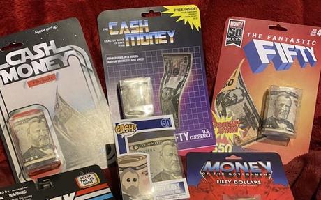 Il créé des emballages rétro pour l’argent qu’il offre à Noël