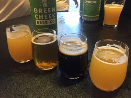 News bière – Le deuxième emplacement de la Green Cheek Beer Company sera l'ancien Barge Forge à Costa Mesa – Orange County Register
 – Bière brune