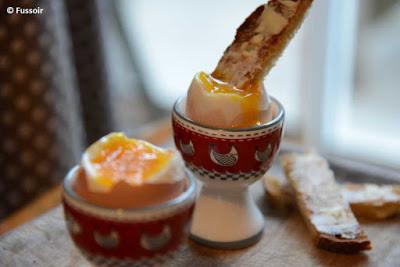 Oeufs à la coque et leurs mouillettes