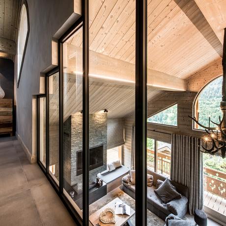 blog déco couloir baie vitrée design parquet bois chalet moderne