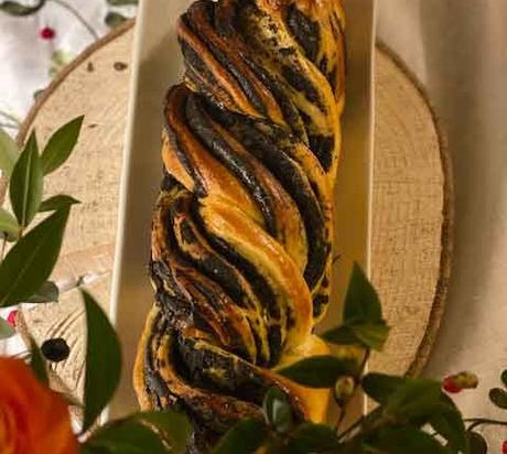 Babka à la pâte de sésame noir Babka à la pâte de sésame noir