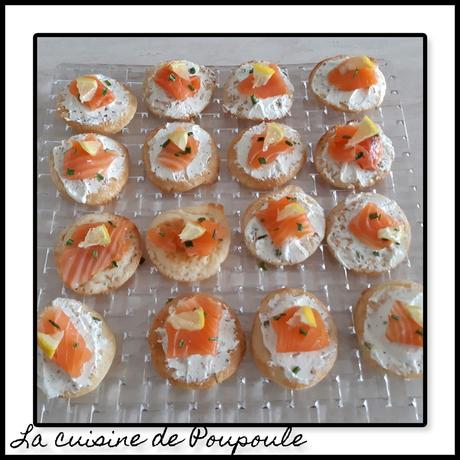 Blinis au saumon et fromage ail et fines herbe