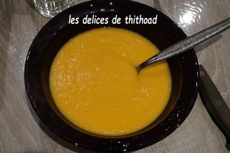 Velouté de carottes, paprika au lait concentré non sucré Velouté de carottes, paprika au lait concentré non sucré