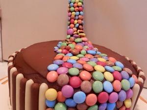 Gravity cake Smarties