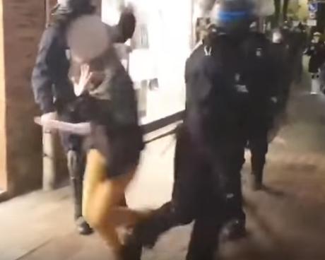 Le croche-pied et le lampiste