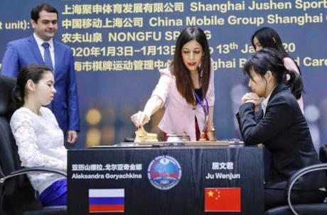 Shroret Bayat, 32 ans, est l'arbitre principal du championnat du monde d'échecs féminin - Photo © AFP