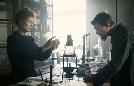 RADIOACTIVE - le Biopic de Pierre et Marie Curie de Marjane Satrapi avec Rosamund Pike, Sam Riley au Cinéma le 11 Mars 2020