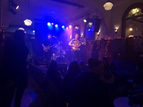Vivre pleinement sa crise de quart de vie avec le folk-grunge d’Après l’Asphalte Vivre pleinement sa crise de quart de vie avec le folk-grunge d’Après l’Asphalte