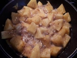 Crumble d'ananas au spéculoos Cuisson de l'ananas: Cliquer sur les photographies pour les agrandir