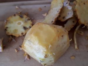 Crumble d'ananas au spéculoos Cuisson de l'ananas: Cliquer sur les photographies pour les agrandir